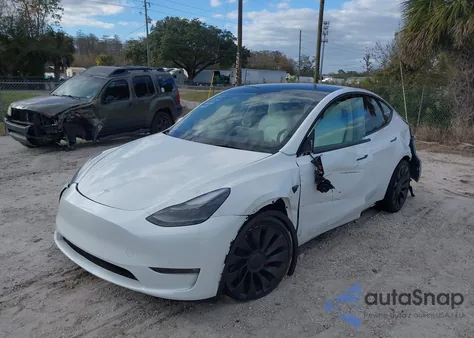 2023 Tesla Model Y Awd/Performance Dual Motor All-Wheel Drive z USA, uszkodzony, nr VIN 7SAYGDEF0PF743789
